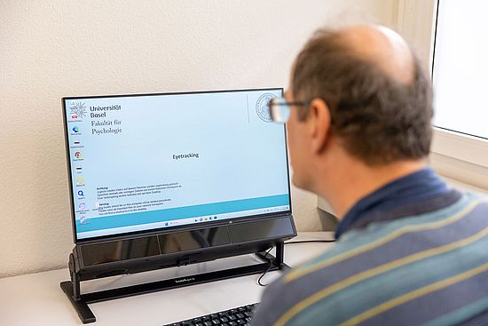 Eye-tracking study on a computer