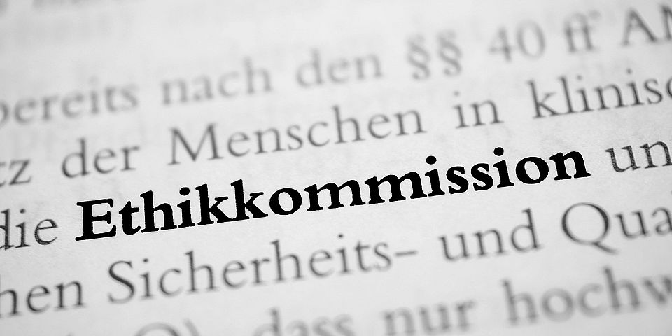 Das Wort "Ethikkomission" fett geschrieben