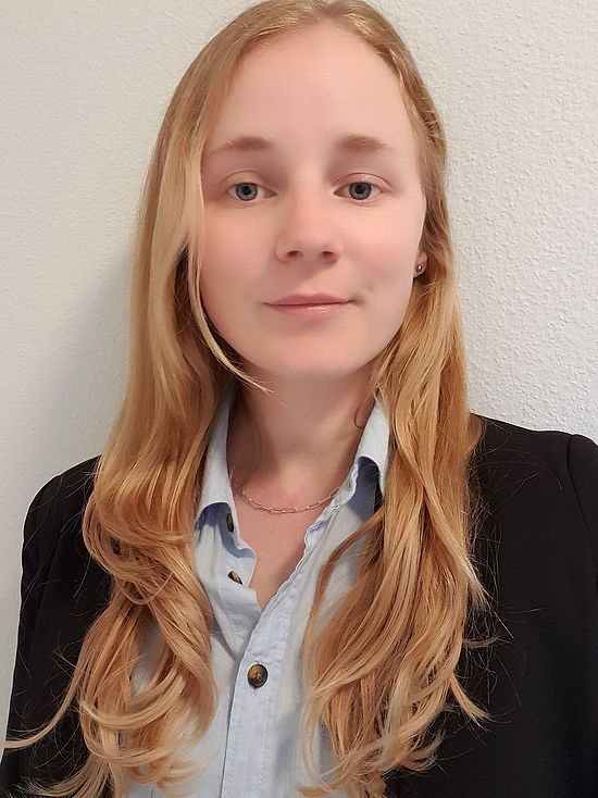 Ein Portrait von Laura Krüsi. 