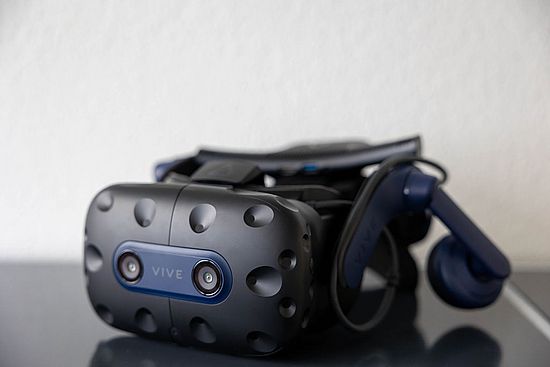 Virtual reality glasses